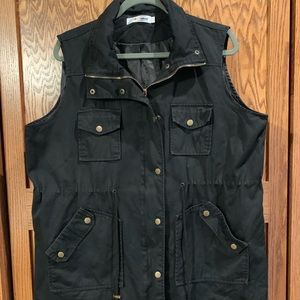 Black utility vest